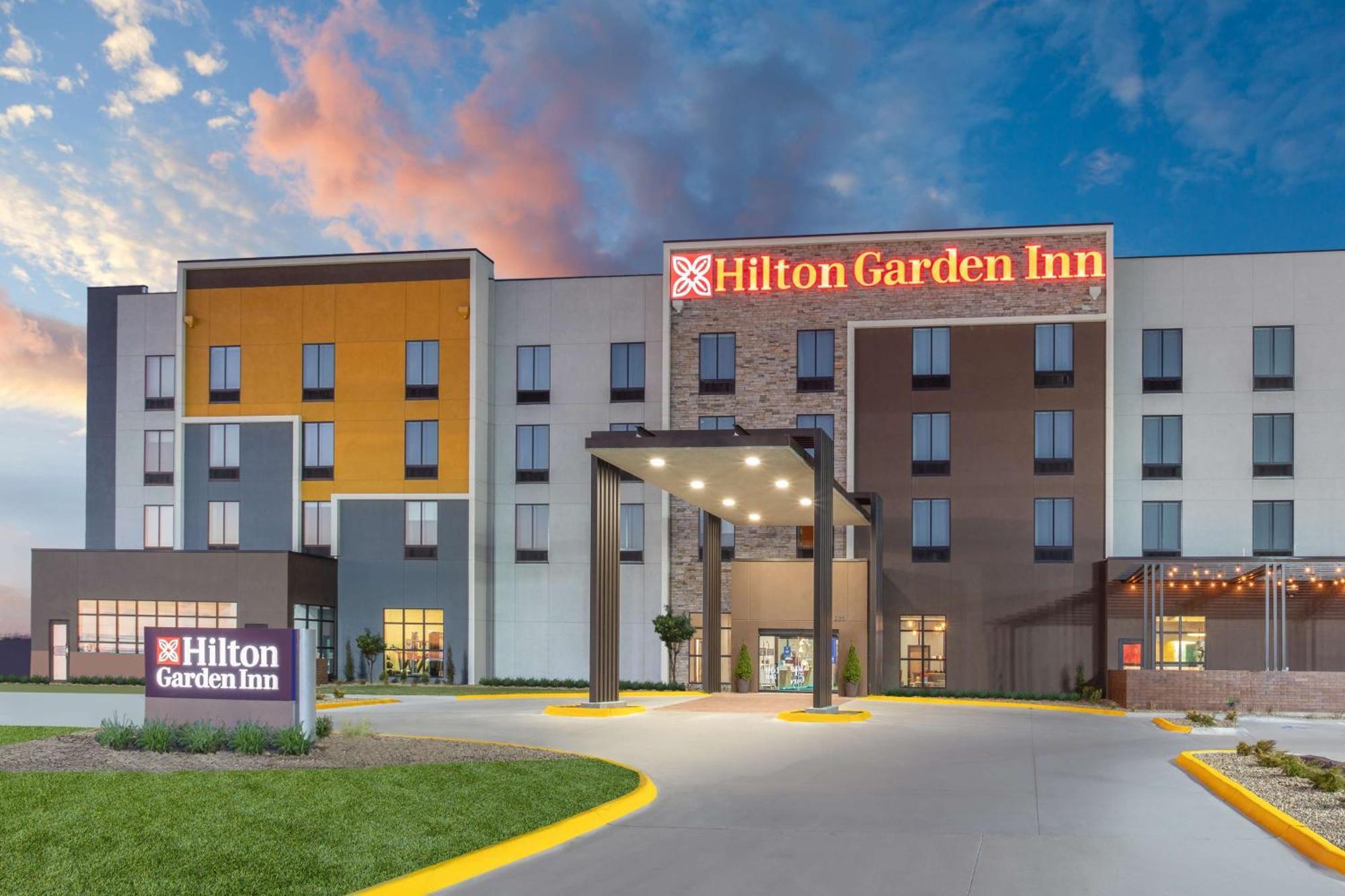Hilton Garden Inn Hays, Ks Extérieur photo